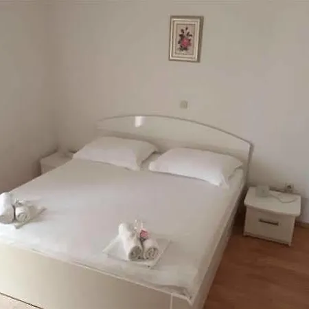 尼科利娜公寓