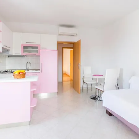 Apartment Nikolina *