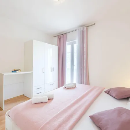 Apartament Nikolina *