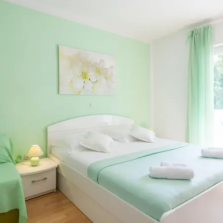 Nikolina Apartament *
