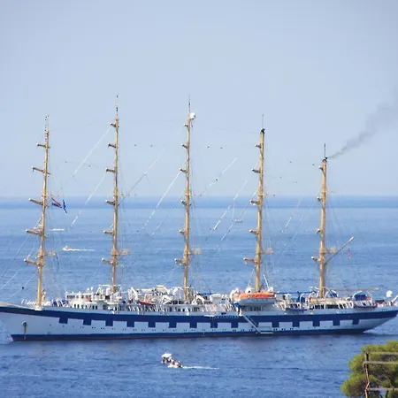 Nikolina Apartament *