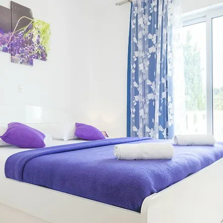 Nikolina Apartament *