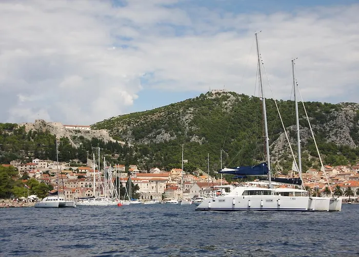 Nikolina * 赫瓦尔