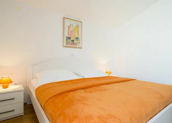 Nikolina * 赫瓦尔