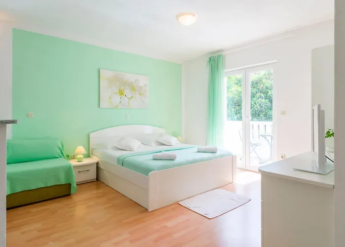 Nikolina * 赫瓦尔